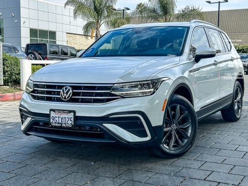 Certified 2023 Volkswagen Tiguan SE w/ Panoramic Sunroof Package FWD image 1