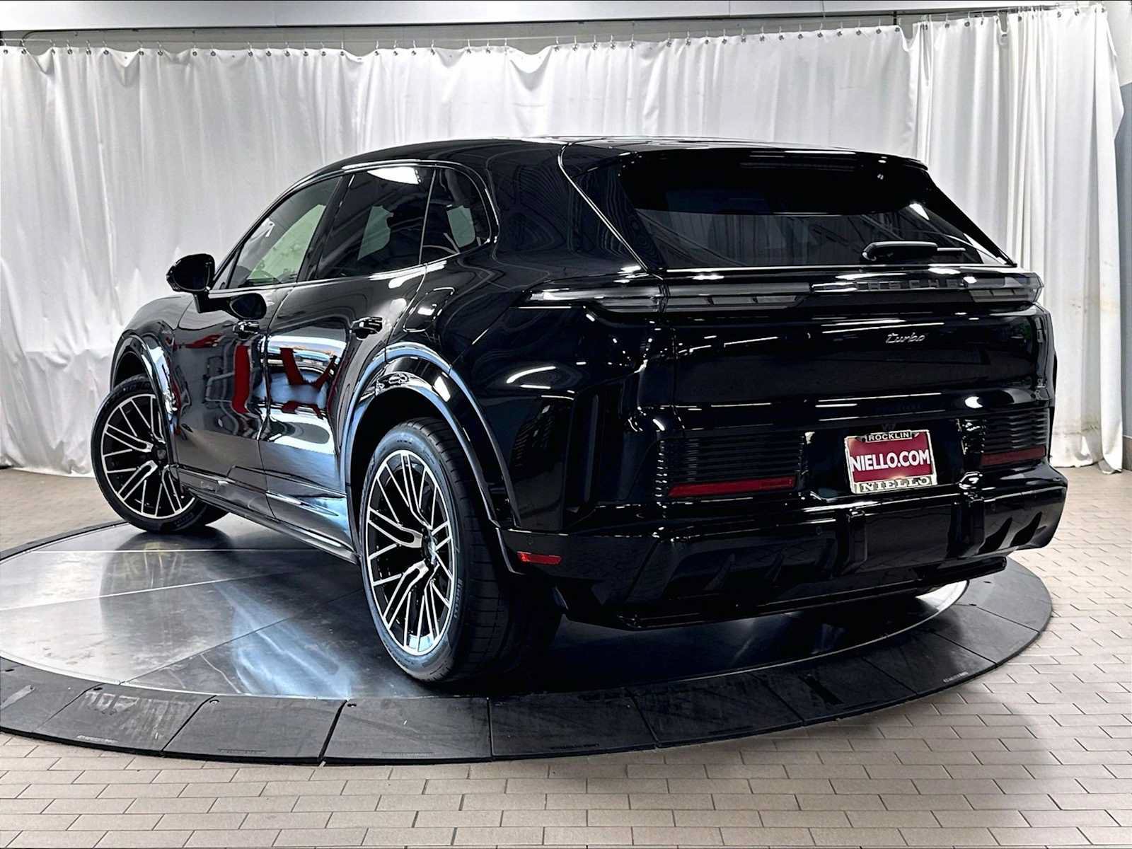 Used 2026 Porsche Cayenne Turbo Electric AWD/4WD image 3