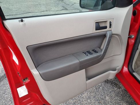 Used 2008 Ford Focus SE FWD image 9
