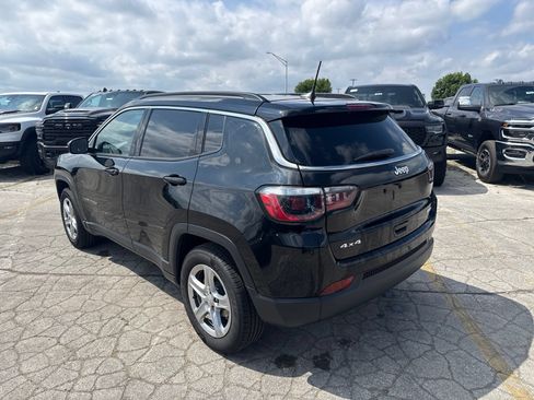 Used 2024 Jeep Compass Latitude AWD/4WD image 8