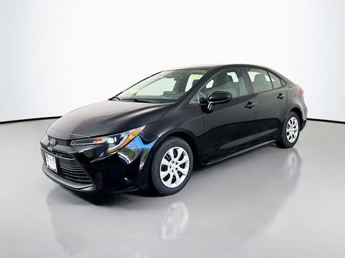 Used 2024 Toyota Corolla LE FWD image 2