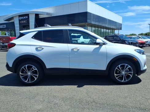 Used 2023 Buick Encore GX Select FWD image 2