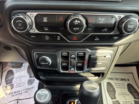 Used 2023 Jeep Gladiator Overland AWD/4WD image 22
