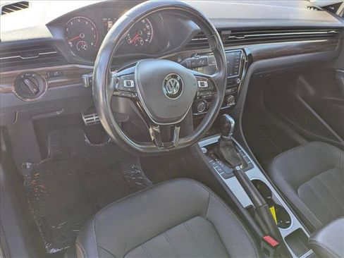 Used 2020 Volkswagen Passat 2.0T SEL FWD image 9