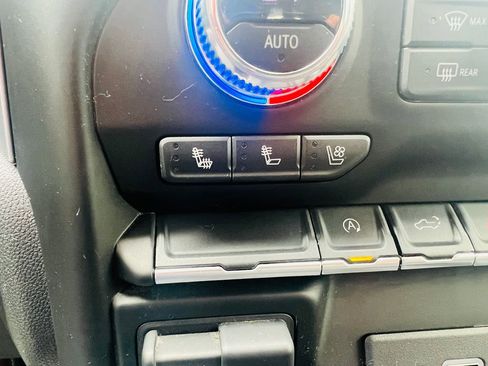 Used 2022 GMC Sierra 1500 SLT w/ SLT Convenience Package AWD/4WD image 29