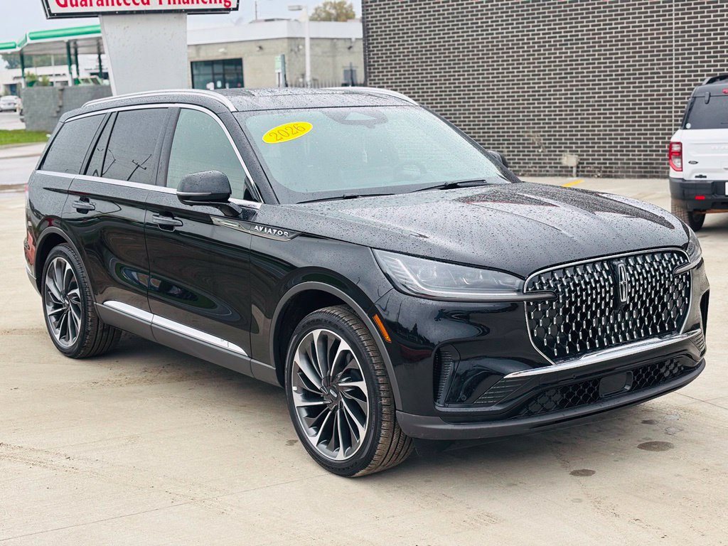 Used 2026 Lincoln Aviator Reserve AWD/4WD image 2