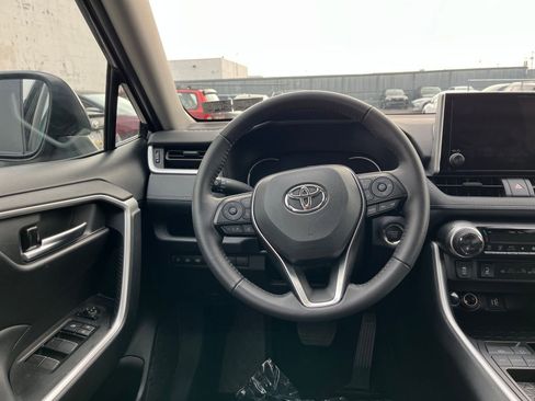 Used 2025 Toyota RAV4 XLE image 28