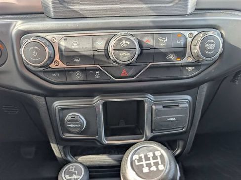 Used 2022 Jeep Gladiator Sport w/ Trailer Tow Package AWD/4WD image 17