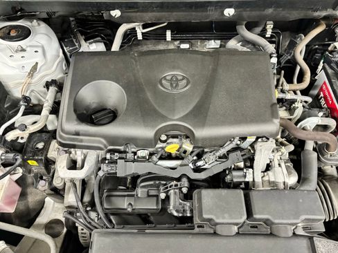 Used 2021 Toyota RAV4 XLE w/ Convenience Package FWD image 23