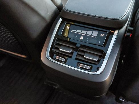 Used 2025 Volvo XC90 B5 Plus w/ Protection Package Premier image 21