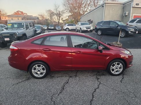 Used 2015 Ford Fiesta SE image 8