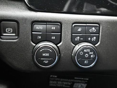 Used 2023 Chevrolet Silverado 1500 LTZ w/ LTZ Convenience Package II AWD/4WD image 27