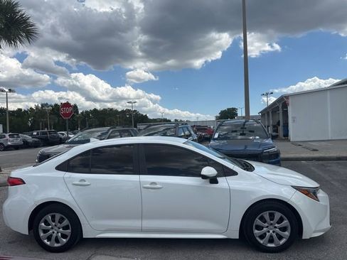 Used 2020 Toyota Corolla LE FWD image 2