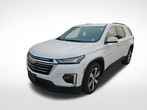 Used 2023 Chevrolet Traverse LT w/ LT Premium Package AWD/4WD image 5