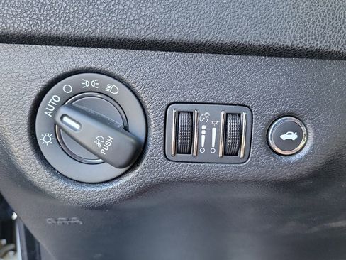 Used 2019 Dodge Charger R/T w/ Blacktop Package image 17