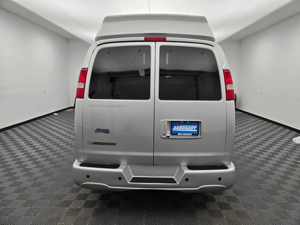 Used 2021 Chevrolet Express 2500 w/ Enhanced Convenience Package RWD image 3