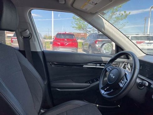 Certified 2025 Kia Seltos S FWD image 34