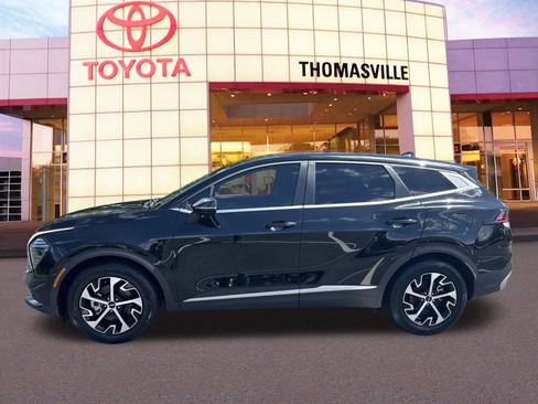 Used 2025 Kia Sportage EX FWD image 8