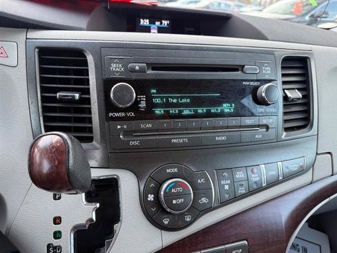 Used 2011 Toyota Sienna XLE AWD/4WD image 33