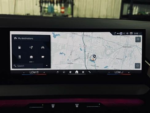 Used 2025 BMW X3 xDrive30i w/ Premium Package image 34