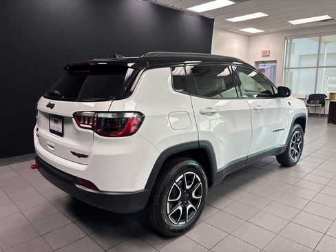 Used 2024 Jeep Compass Trailhawk AWD/4WD image 3