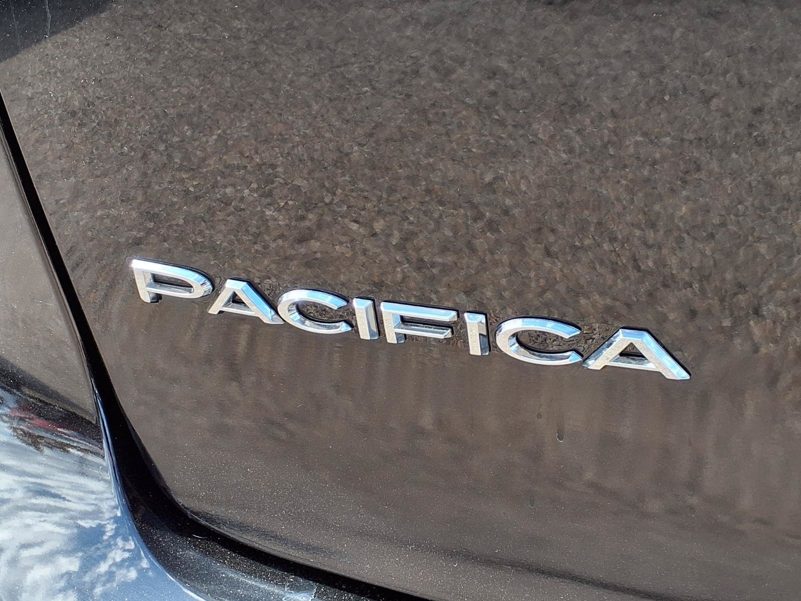 Used 2024 Chrysler Pacifica Limited FWD image 8