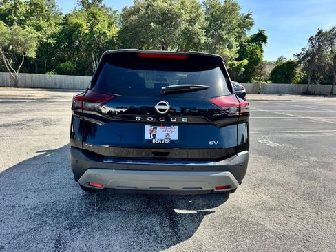Used 2023 Nissan Rogue SV FWD image 8