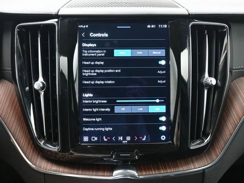 Used 2023 Volvo XC60 B5 Ultimate w/ Protection Package Premier image 19