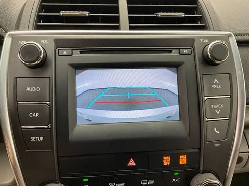 Used 2017 Toyota Camry LE FWD image 3