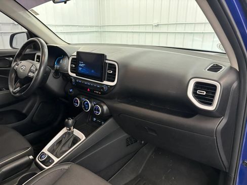 Used 2023 Hyundai Venue Limited FWD image 18