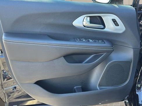 New 2026 Chrysler Pacifica Limited w/ S Appearance Package FWD image 17