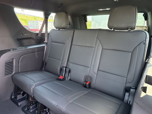 New 2026 Chevrolet Suburban High Country AWD/4WD image 13