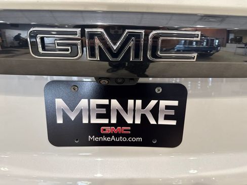 Used 2023 GMC Yukon Denali Ultimate w/ LPO, Floor Liner Package AWD/4WD image 9