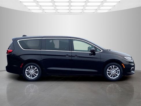 New 2026 Chrysler Pacifica Select image 6