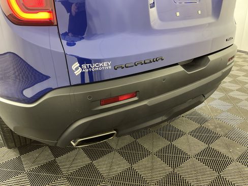 Used 2023 GMC Acadia SLE w/ Driver Convenience Package image 6