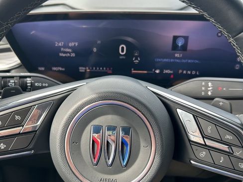 Used 2025 Buick Enclave Preferred image 38