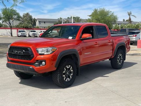 Used 2016 Toyota Tacoma TRD Off-Road w/ Premium & Technology Package image 2