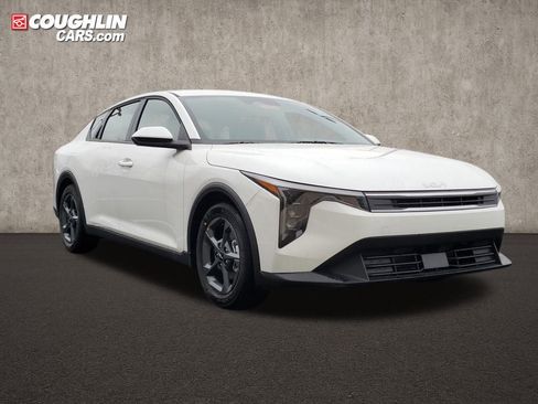 New 2025 Kia K4 LXS image 1