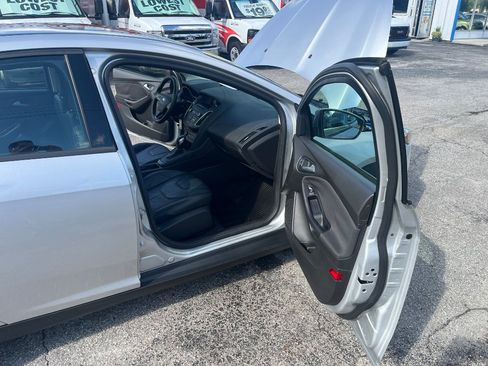 Used 2016 Ford Focus SE w/ Equipment Group 201A FWD image 19