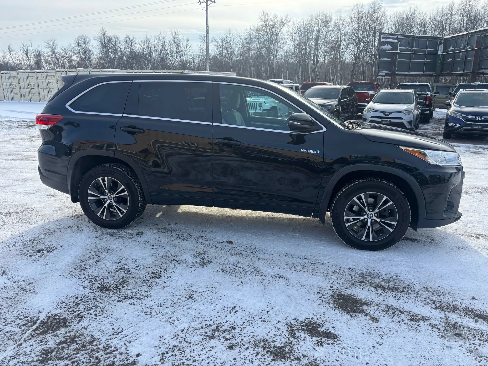 Used 2018 Toyota Highlander LE w/ Carpet Mat Package (TMS) AWD/4WD image 4