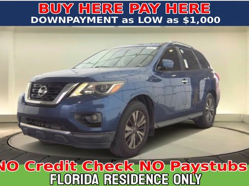Used 2017 Nissan Pathfinder SV w/ Trailer Tow Package FWD image 2