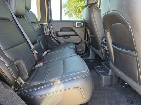 Used 2019 Jeep Wrangler Unlimited Sahara w/ Quick Order Package 24M Moab image 26