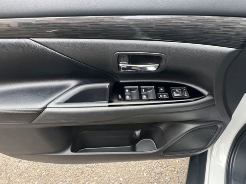 Used 2016 Mitsubishi Outlander SEL image 9