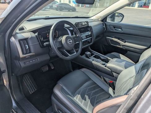 Used 2023 Nissan Pathfinder Platinum w/ Lighting Package (N93) AWD/4WD image 12