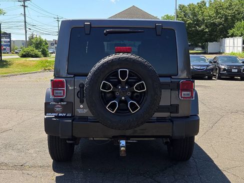 Used 2017 Jeep Wrangler Unlimited Sahara AWD/4WD image 6