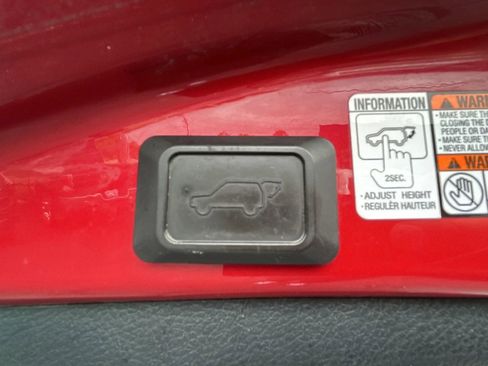 Used 2014 Toyota RAV4 Limited w/ Technology Package AWD/4WD image 40