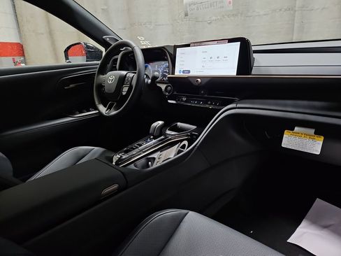 New 2026 Toyota Crown Platinum image 27