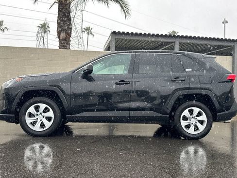 Used 2022 Toyota RAV4 LE image 9