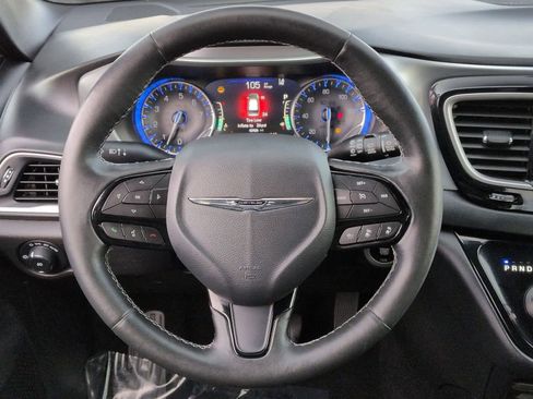 Used 2020 Chrysler Pacifica Touring-L Plus w/ Advanced Safetytec Group image 23