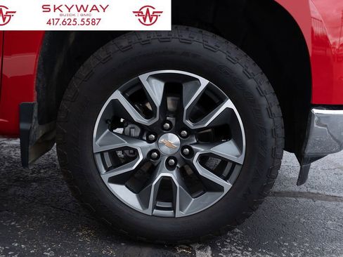 Used 2025 Chevrolet Silverado 1500 LT AWD/4WD image 24